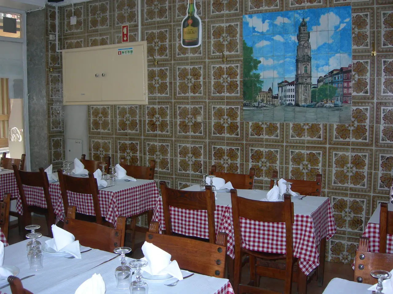Interior e pratos do O Tripeiro em Lisboa, Lisboa (10)