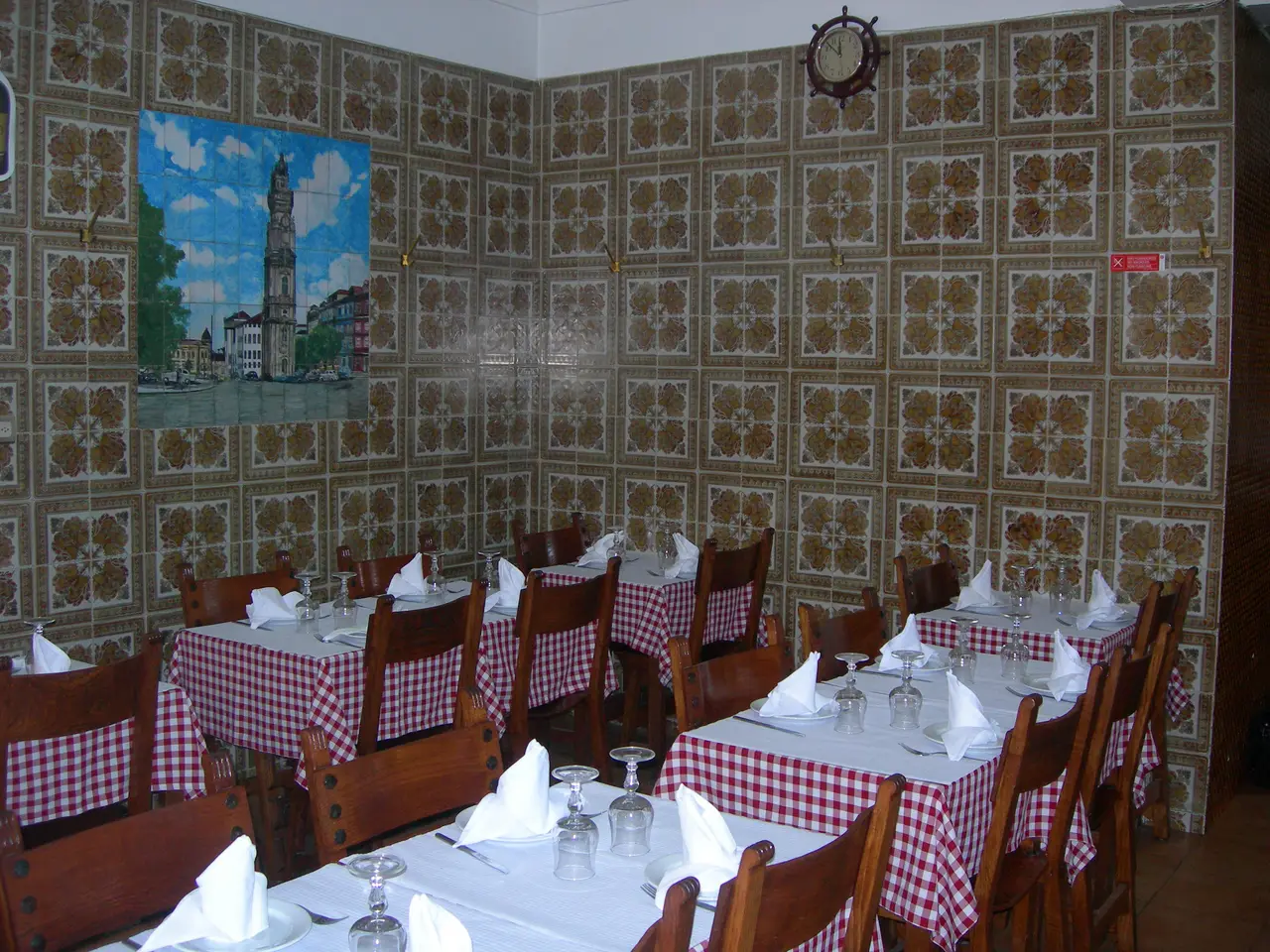 Interior e pratos do O Tripeiro em Lisboa, Lisboa (9)