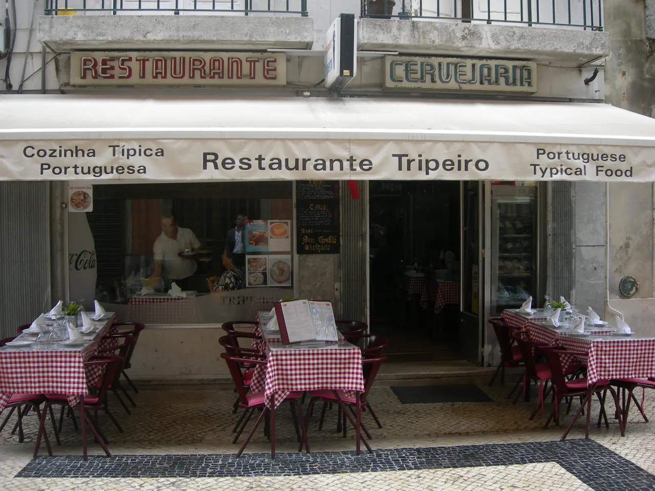 Interior e pratos do O Tripeiro em Lisboa, Lisboa (6)