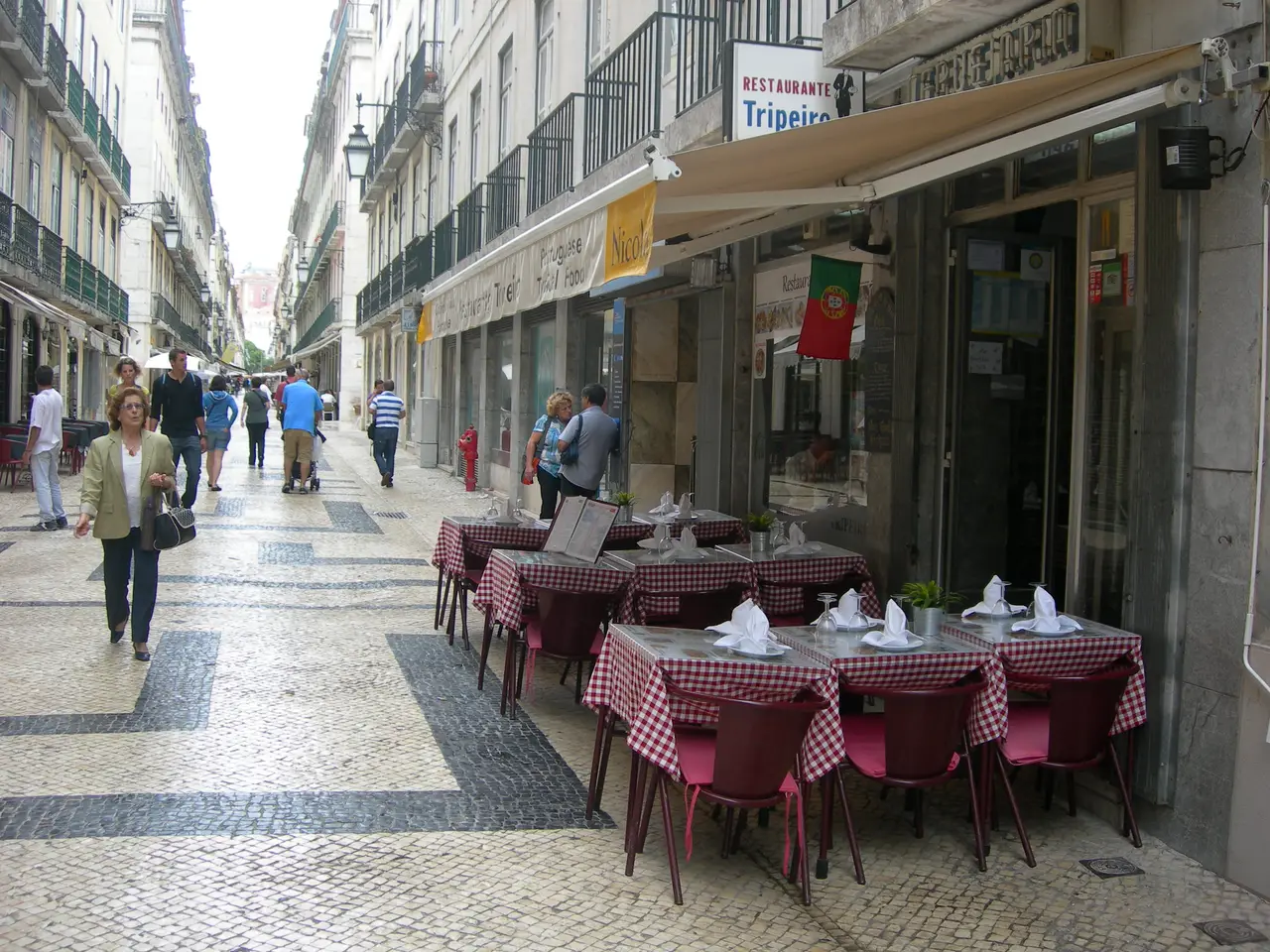 Interior e pratos do O Tripeiro em Lisboa, Lisboa (5)