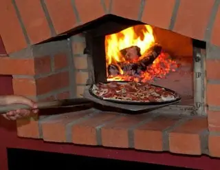 Interior e pratos do Máfia das Pizzas em Setúbal, Almada (5)