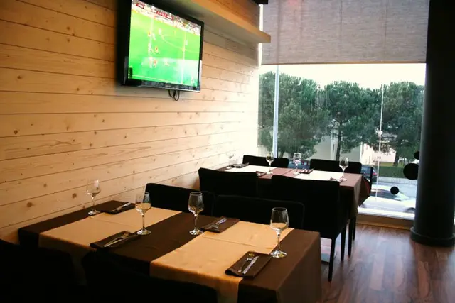 Interior e pratos do BOCAS | Restaurante & Cervejaria em Braga, Braga (6)