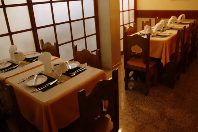 Interior e pratos do O Tachinho em Lisboa, Lisboa (2)