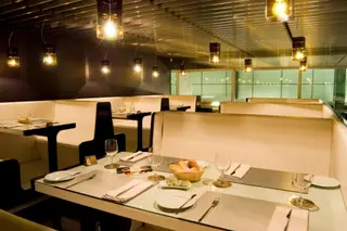 Interior e pratos do PortoBeer em Porto, Porto (2)