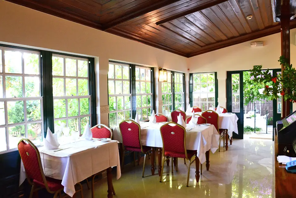 Interior e pratos do Calça Perra em Tomar, Tomar (3)