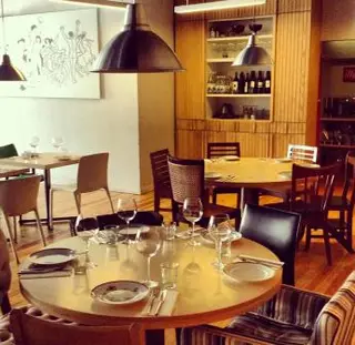 Interior e pratos do Taberna Moderna em Lisboa, Lisboa (6)
