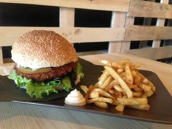 Interior e pratos do Baixa Burguer em Porto, Porto (2)
