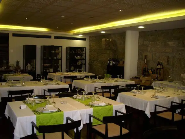 Interior e pratos do Vila Luena em Vila Verde, Amares (4)