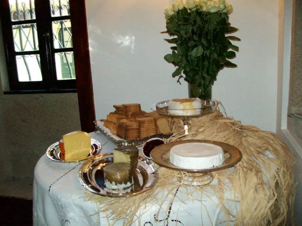 Interior e pratos do Vila Luena em Vila Verde, Amares (3)